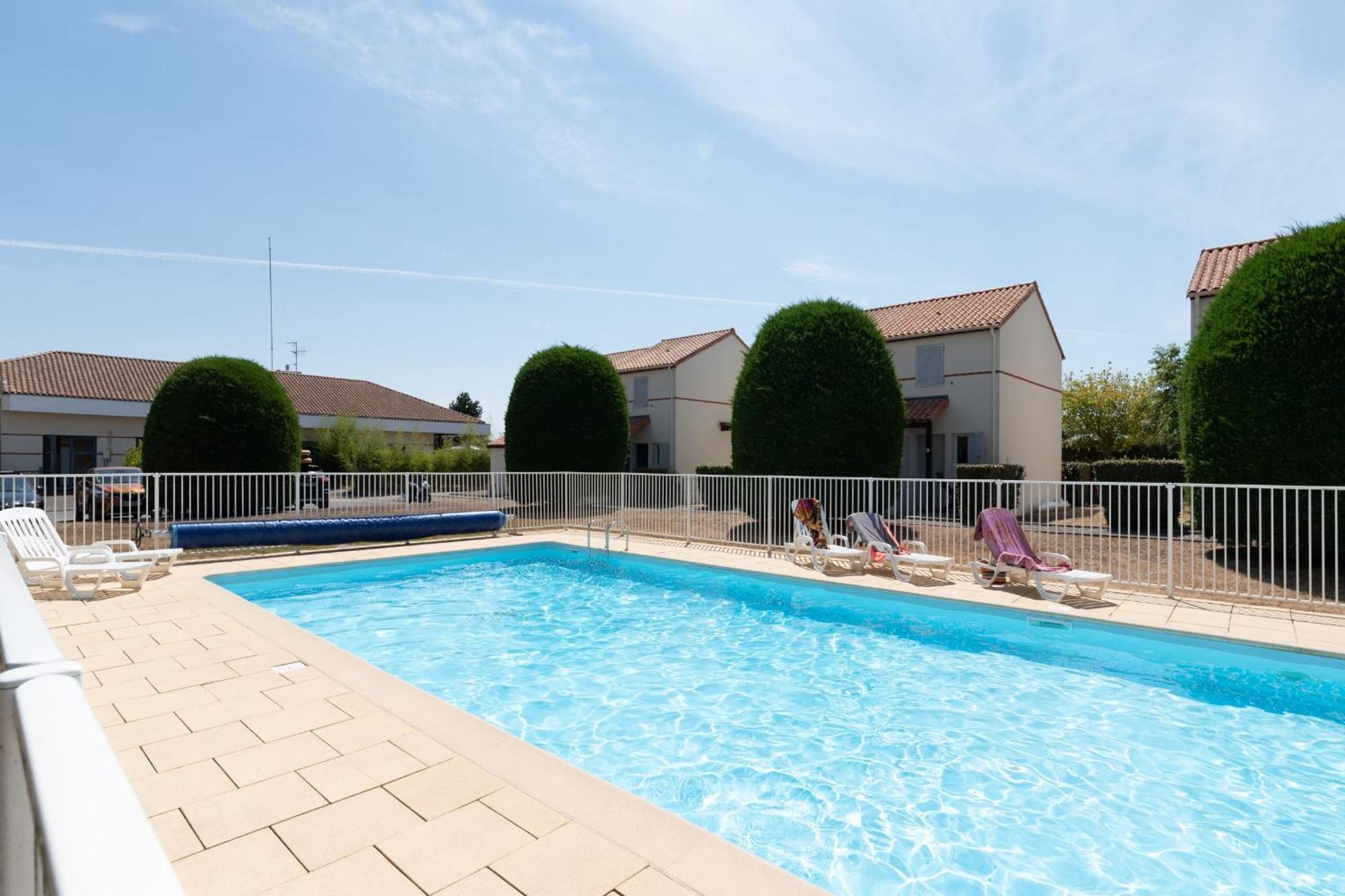 Bel appartement dans une Residence avec piscine Pornic Extérieur photo